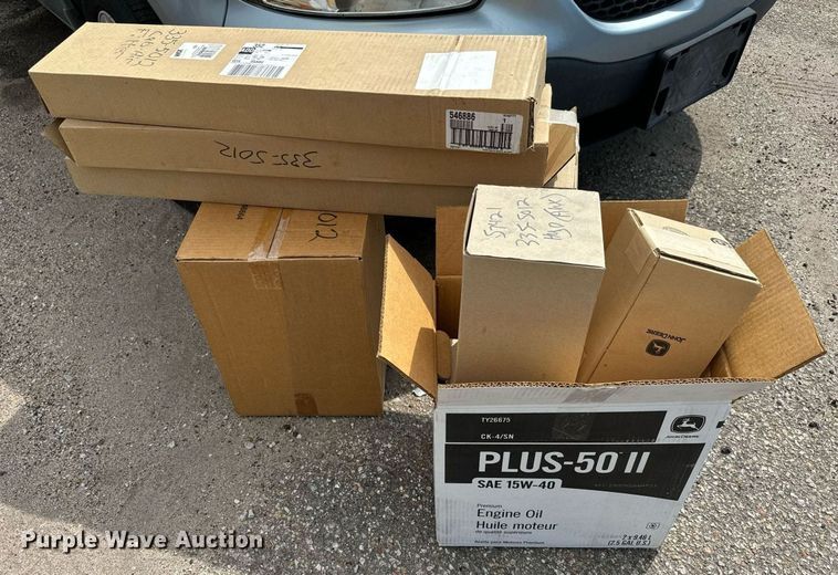 image for item DO1730 2002 John Deere 770CH motor grader