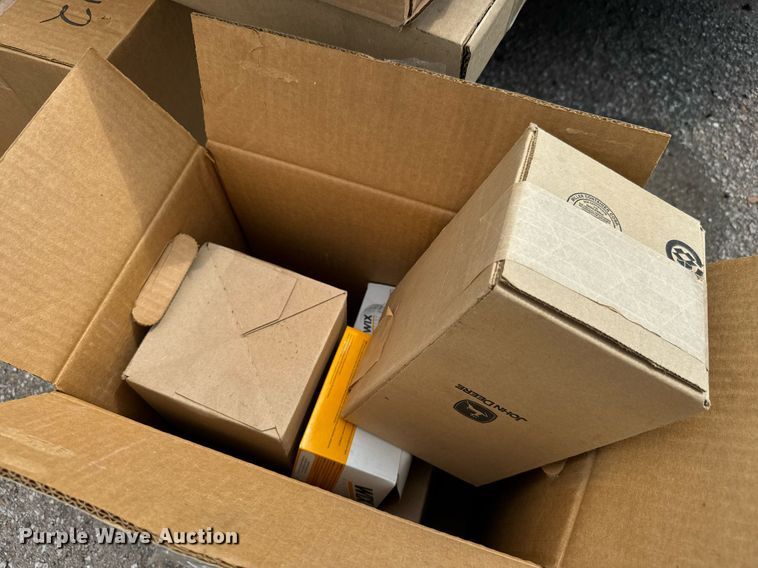 image for item DO1730 2002 John Deere 770CH motor grader