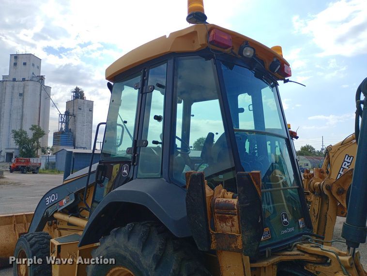 image for item DO1735 2008 John Deere 310J backhoe