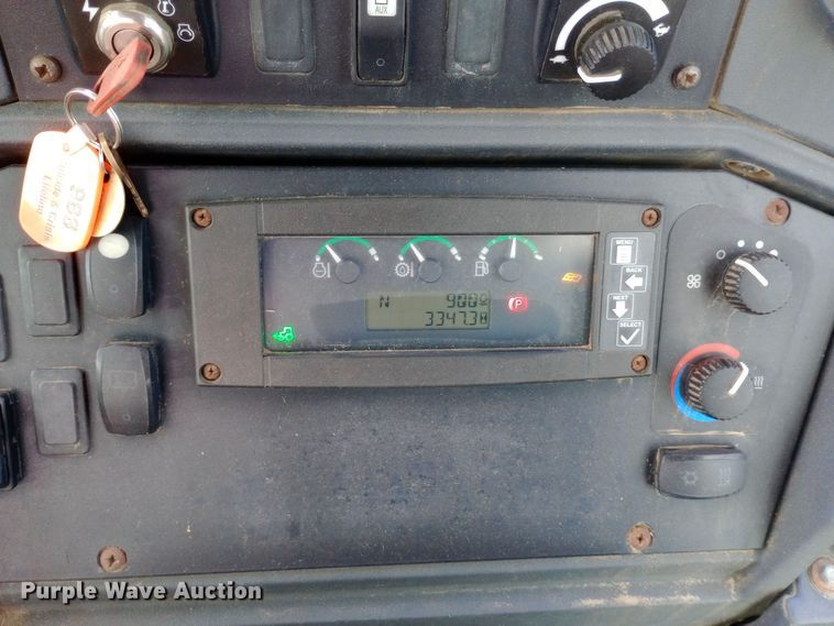 image for item DO1735 2008 John Deere 310J backhoe