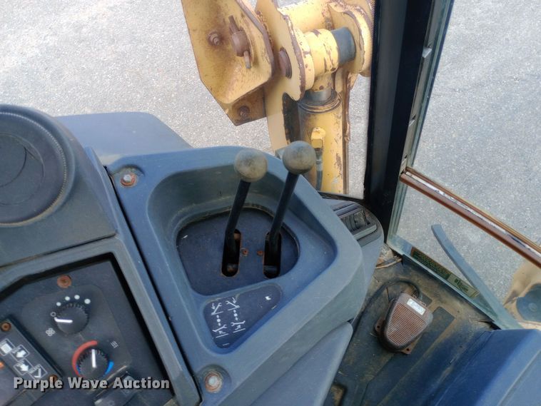 image for item DO1735 2008 John Deere 310J backhoe