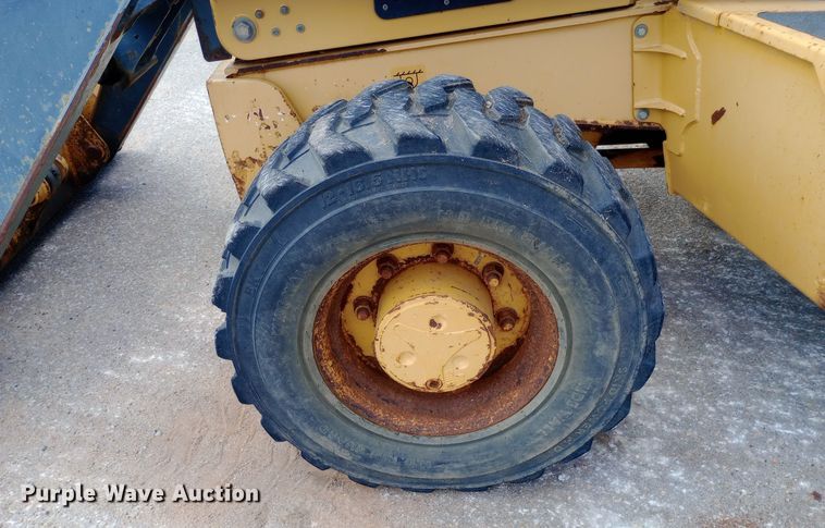 image for item DO1735 2008 John Deere 310J backhoe