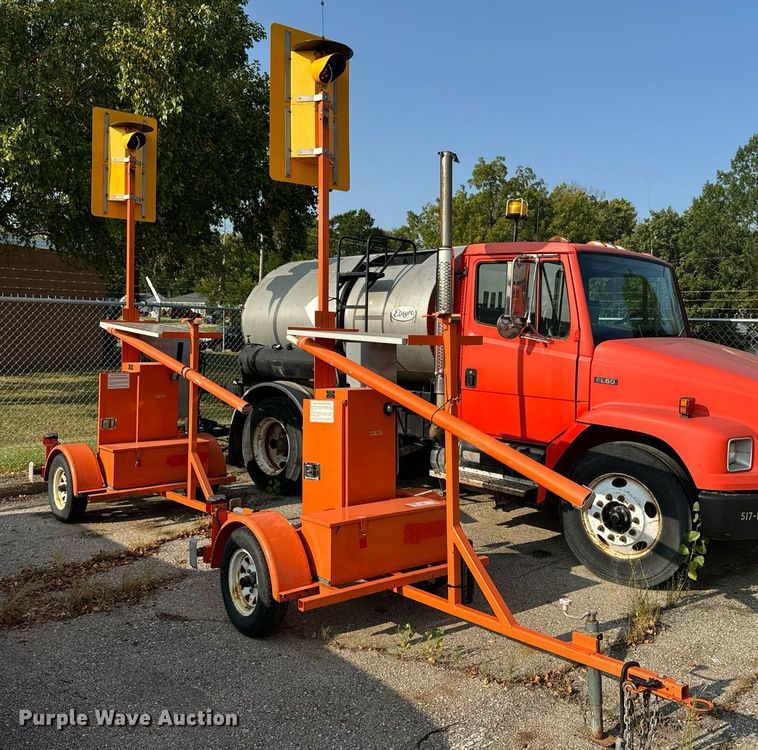 image for item DQ6268 2007 R.C. Flagman RCF2.4 traffic signal system