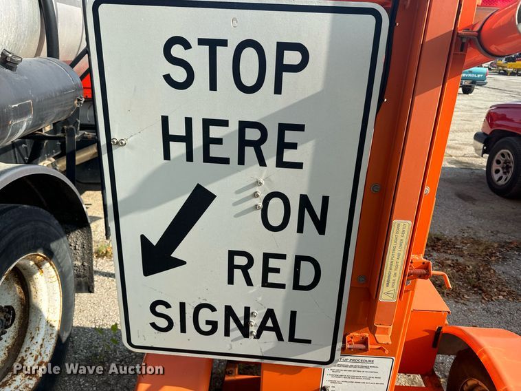 image for item DQ6268 2007 R.C. Flagman RCF2.4 traffic signal system