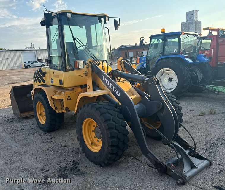 image for item DV2770 2005 Volvo L30B wheel loader