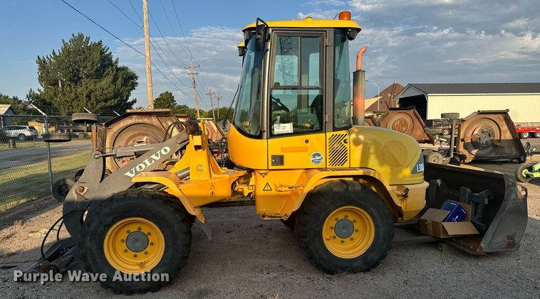 image for item DV2770 2005 Volvo L30B wheel loader