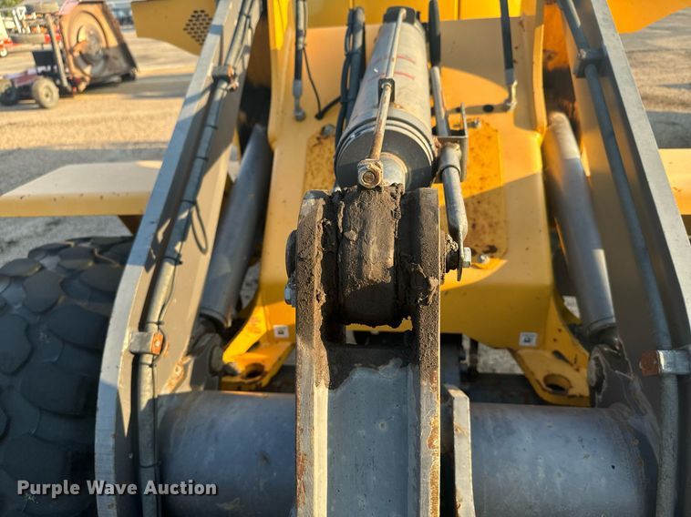 image for item DV2770 2005 Volvo L30B wheel loader