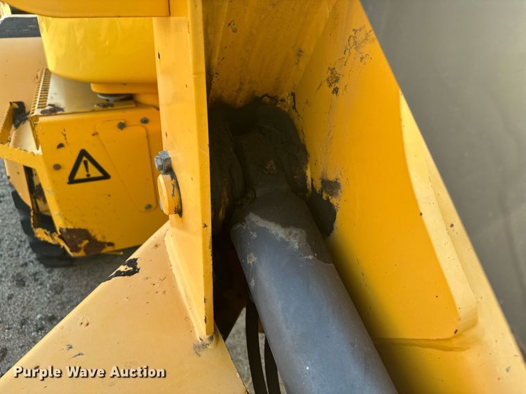 image for item DV2770 2005 Volvo L30B wheel loader