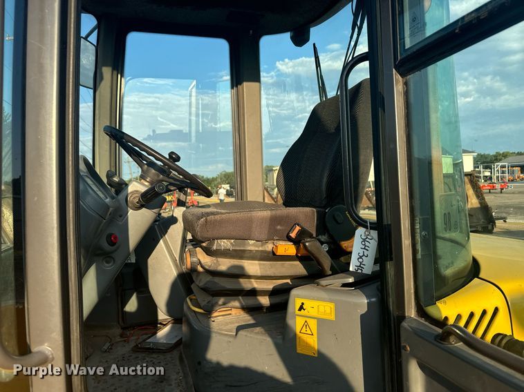 image for item DV2770 2005 Volvo L30B wheel loader