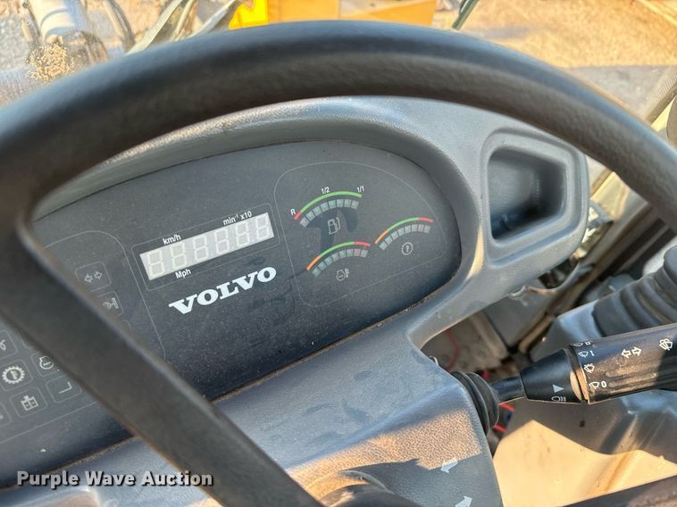 image for item DV2770 2005 Volvo L30B wheel loader