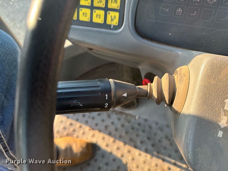 image for item DV2770 2005 Volvo L30B wheel loader