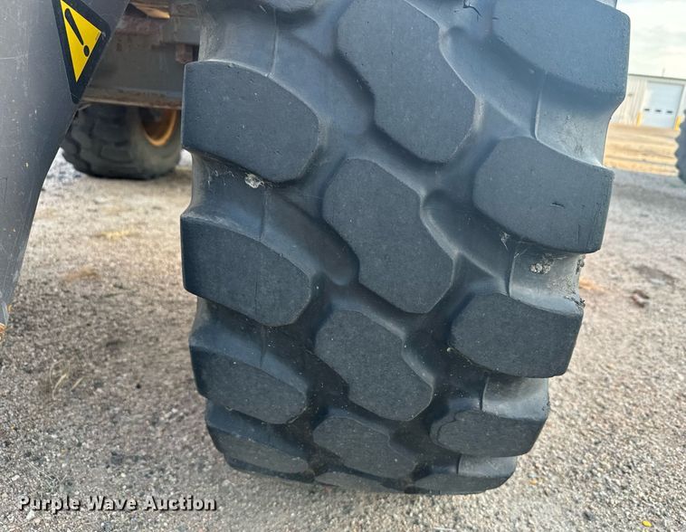 image for item DV2770 2005 Volvo L30B wheel loader