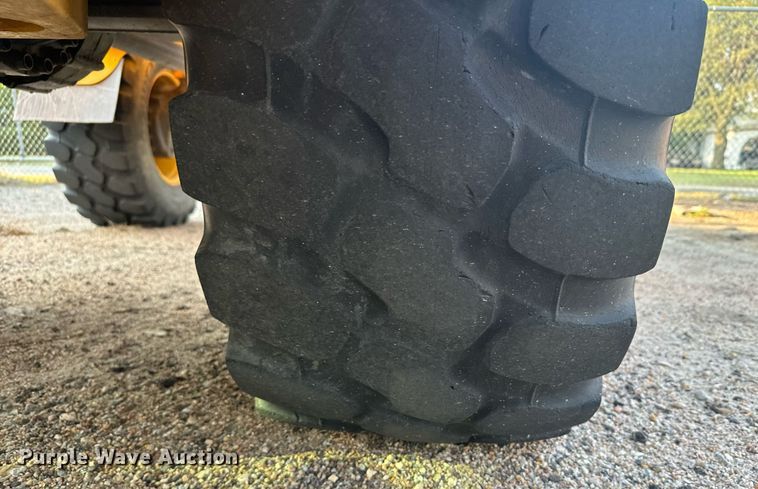 image for item DV2770 2005 Volvo L30B wheel loader