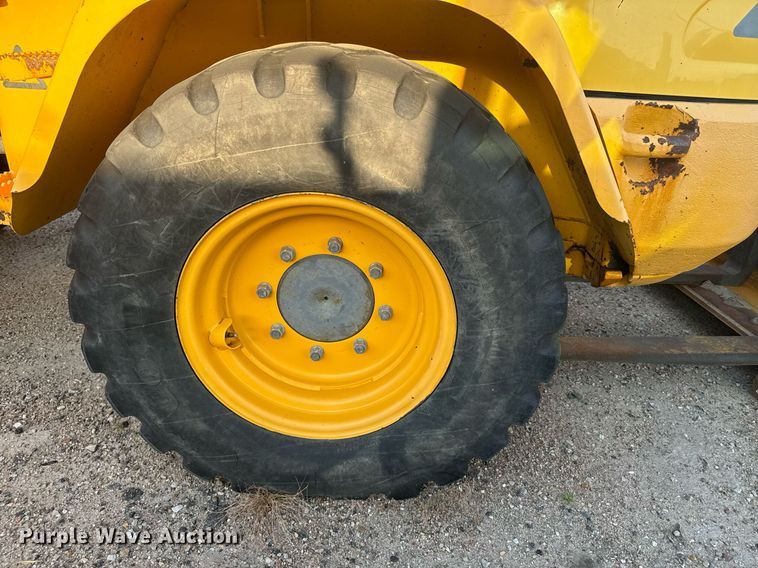 image for item DV2770 2005 Volvo L30B wheel loader