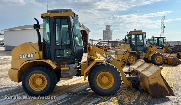image for item DV2787 2003 John Deere 304H wheel loader