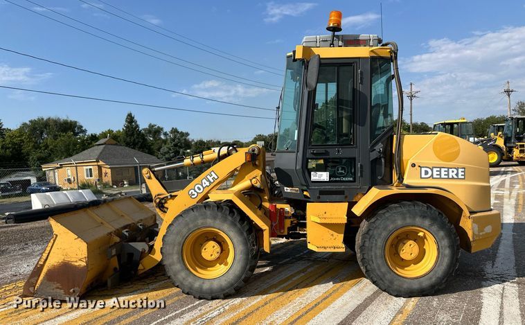 image for item DV2787 2003 John Deere 304H wheel loader