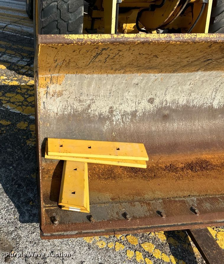 image for item DV2787 2003 John Deere 304H wheel loader