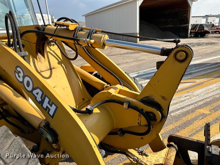 image for item DV2787 2003 John Deere 304H wheel loader