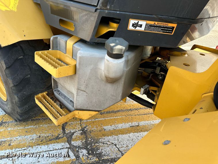 image for item DV2787 2003 John Deere 304H wheel loader