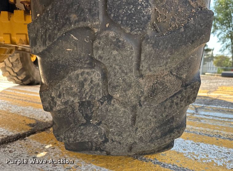 image for item DV2787 2003 John Deere 304H wheel loader