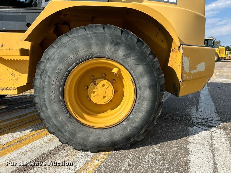 image for item DV2787 2003 John Deere 304H wheel loader