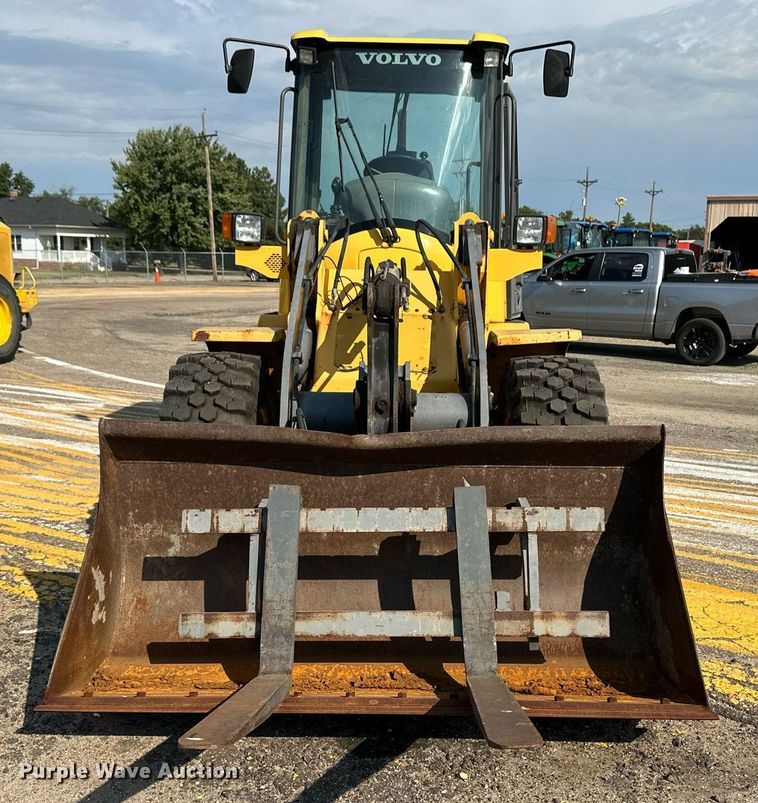 image for item DV2788 2004 Volvo L30B wheel loader