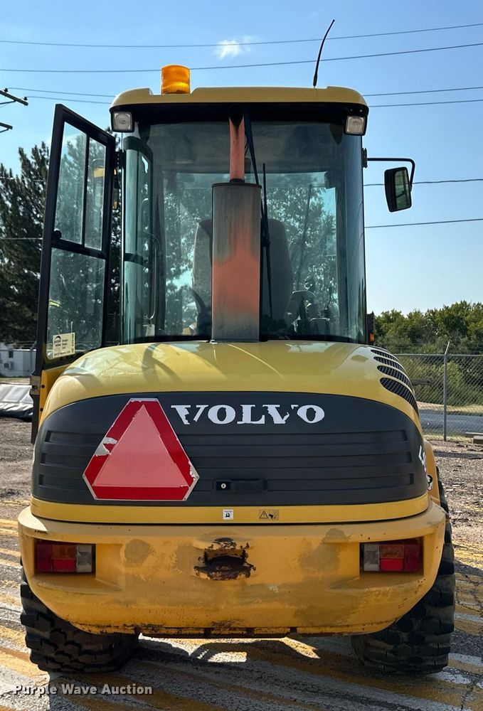 image for item DV2788 2004 Volvo L30B wheel loader