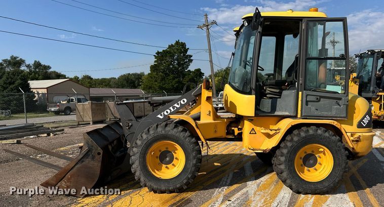 image for item DV2788 2004 Volvo L30B wheel loader