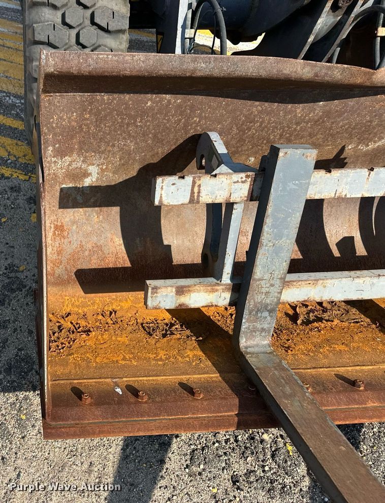 image for item DV2788 2004 Volvo L30B wheel loader