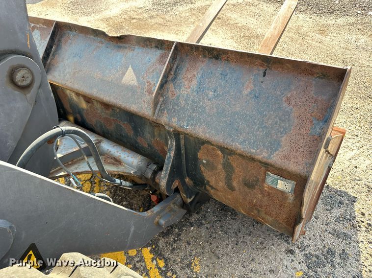 image for item DV2788 2004 Volvo L30B wheel loader