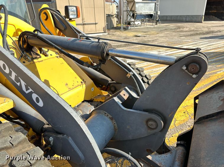 image for item DV2788 2004 Volvo L30B wheel loader