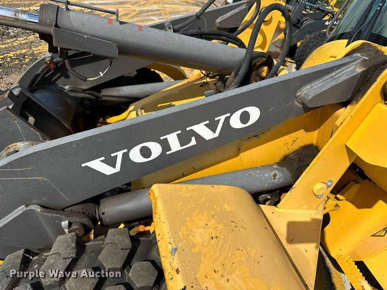 image for item DV2788 2004 Volvo L30B wheel loader