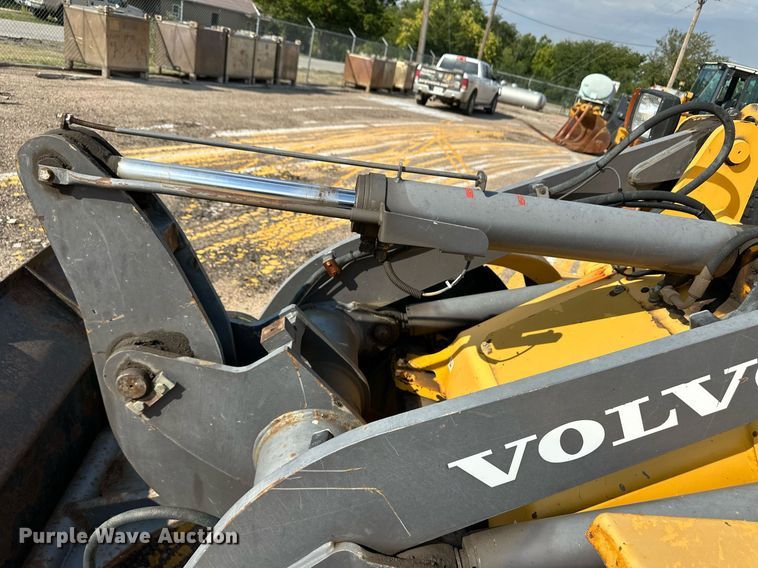 image for item DV2788 2004 Volvo L30B wheel loader