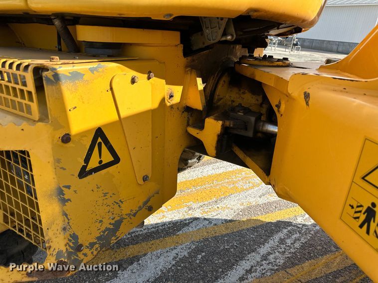 image for item DV2788 2004 Volvo L30B wheel loader