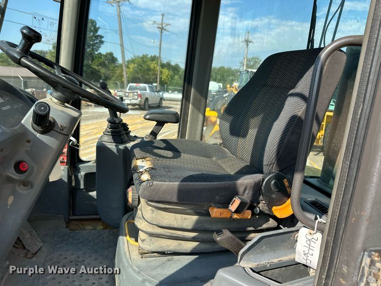 image for item DV2788 2004 Volvo L30B wheel loader