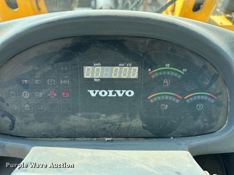 image for item DV2788 2004 Volvo L30B wheel loader