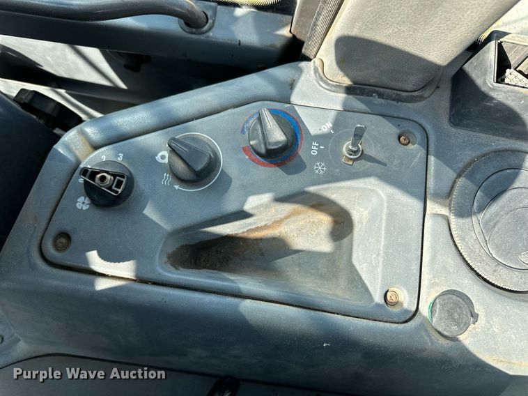 image for item DV2788 2004 Volvo L30B wheel loader