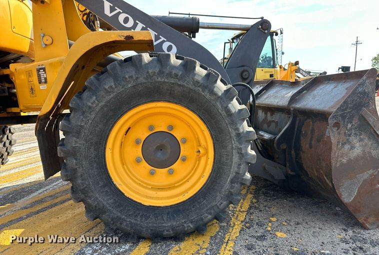 image for item DV2788 2004 Volvo L30B wheel loader