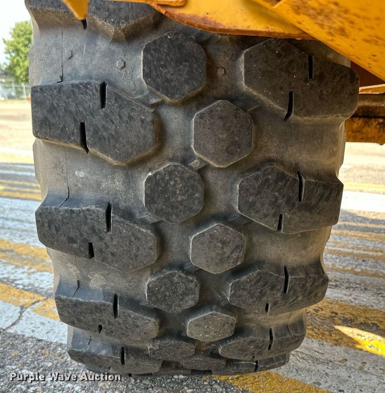image for item DV2788 2004 Volvo L30B wheel loader