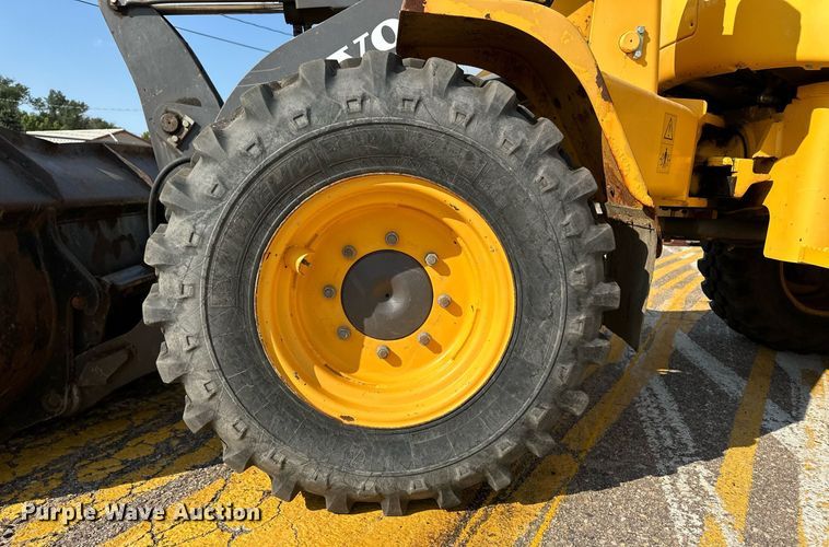 image for item DV2788 2004 Volvo L30B wheel loader