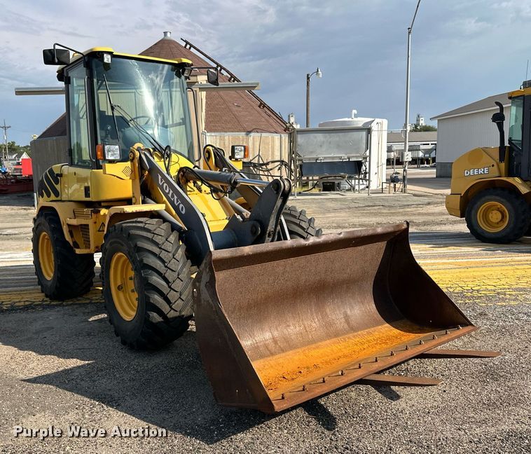 image for item DV2789 2004 Volvo L30B wheel loader