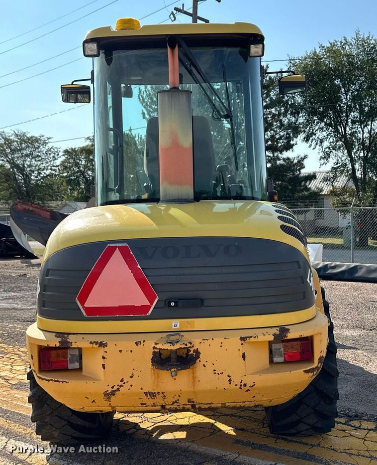 image for item DV2789 2004 Volvo L30B wheel loader