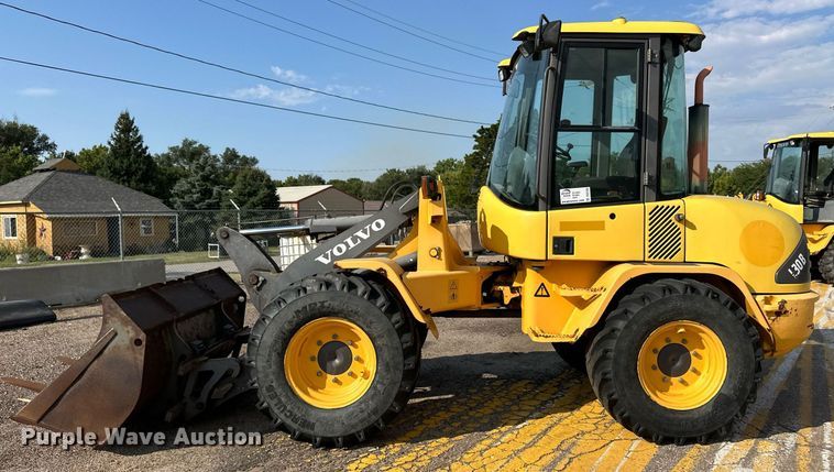 image for item DV2789 2004 Volvo L30B wheel loader