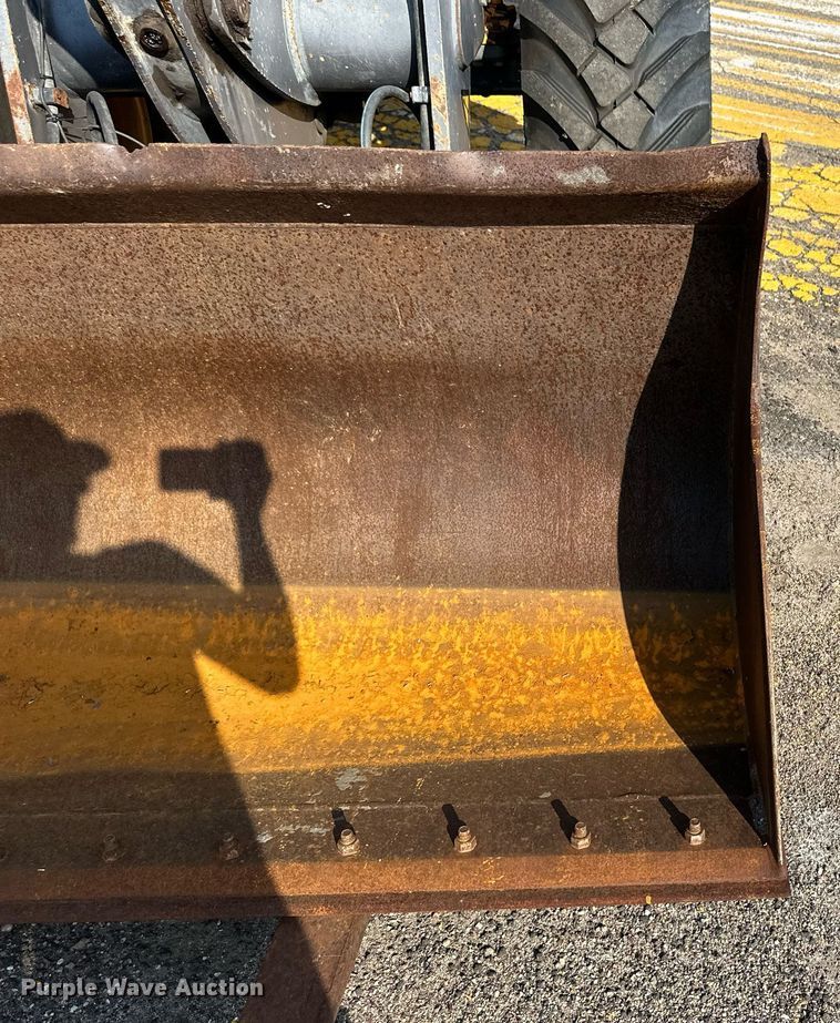 image for item DV2789 2004 Volvo L30B wheel loader