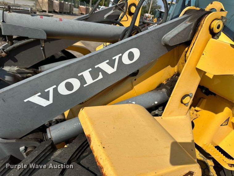 image for item DV2789 2004 Volvo L30B wheel loader