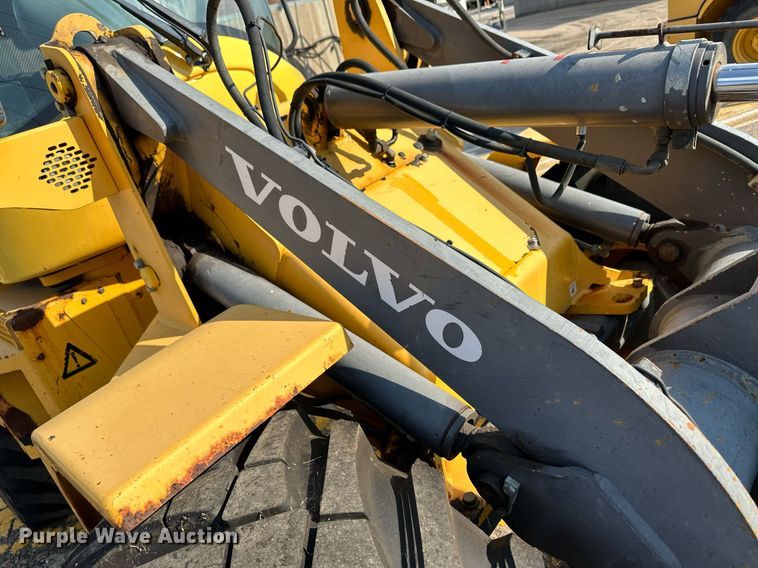 image for item DV2789 2004 Volvo L30B wheel loader