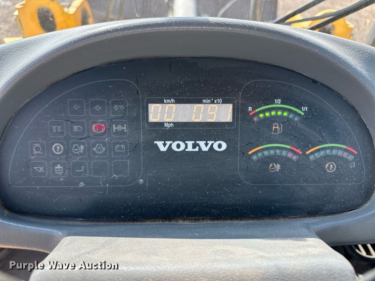 image for item DV2789 2004 Volvo L30B wheel loader