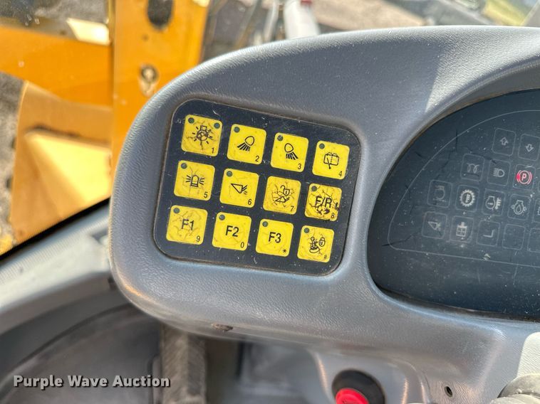 image for item DV2789 2004 Volvo L30B wheel loader