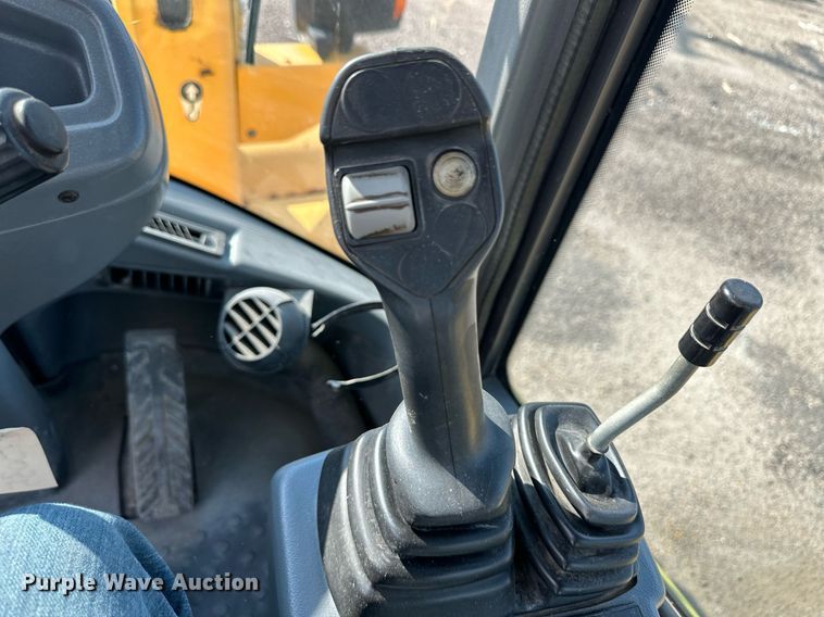 image for item DV2789 2004 Volvo L30B wheel loader