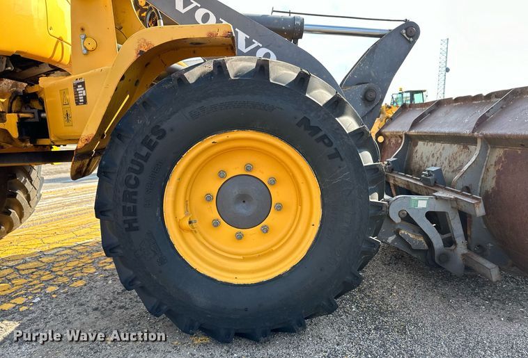image for item DV2789 2004 Volvo L30B wheel loader